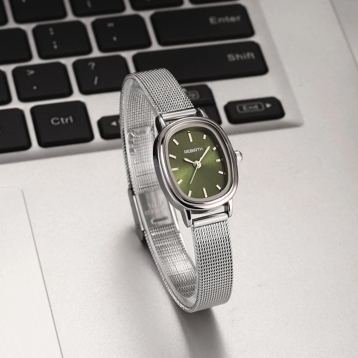 Retro Oval Silver Quartz Watch – Milanese Mesh Strap for Women Women's Quartz Watch Nixie