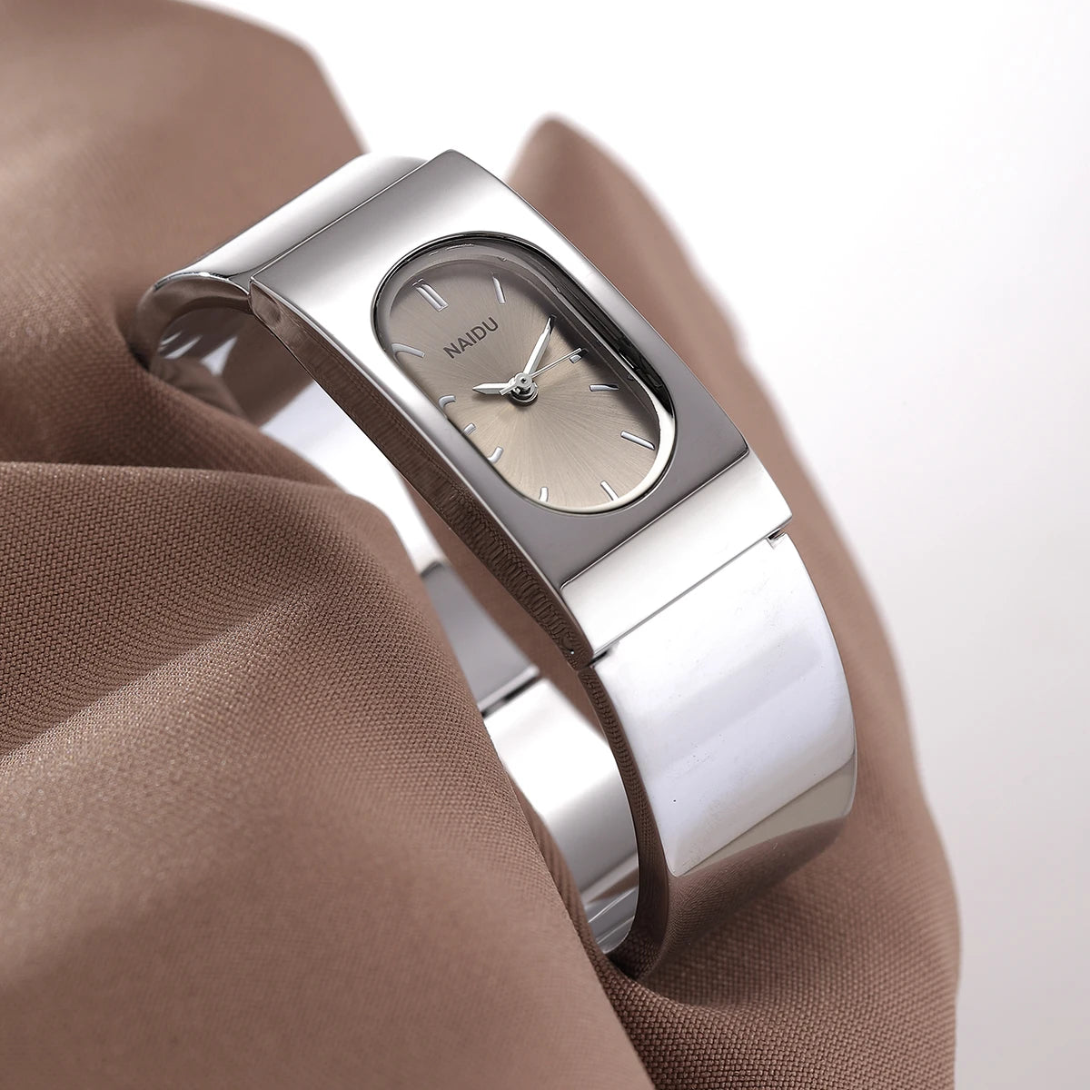 Women's Vintage Bracelet Quartz Watch – Oval Silver Dial