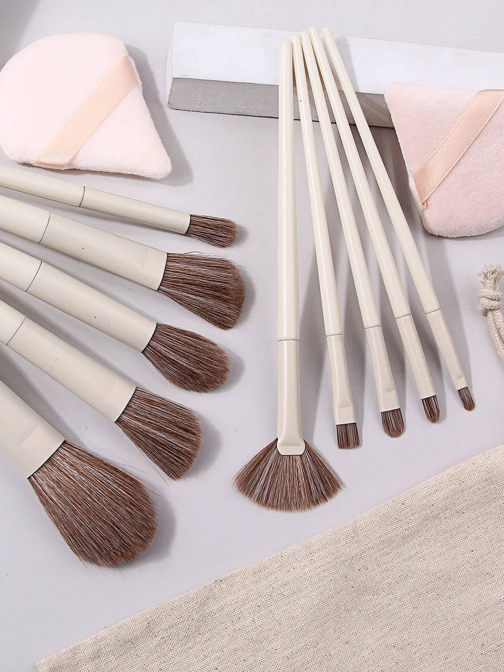 10-Piece Synthetic Makeup Brush Set with Powder Puff Makeup Brush Set Nixie
