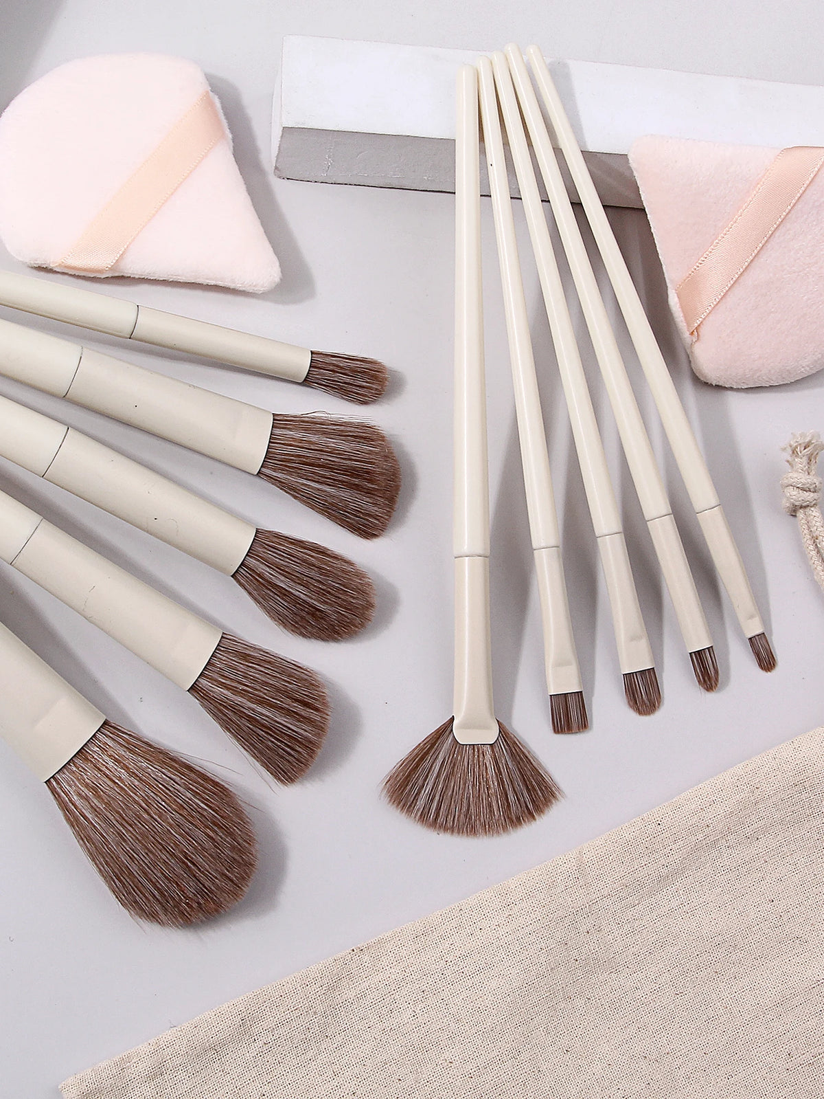 10-Piece Synthetic Makeup Brush Set with Powder Puff Makeup Brush Set Nixie