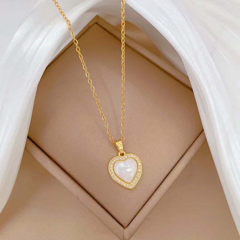 Women's Gold Heart Pendant Necklace – Stainless Steel Choker Pendant Necklace Nixie