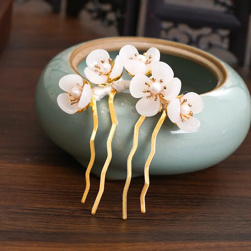 Vintage Handmade Flower Bead Hair Claw Clip – Gold & White