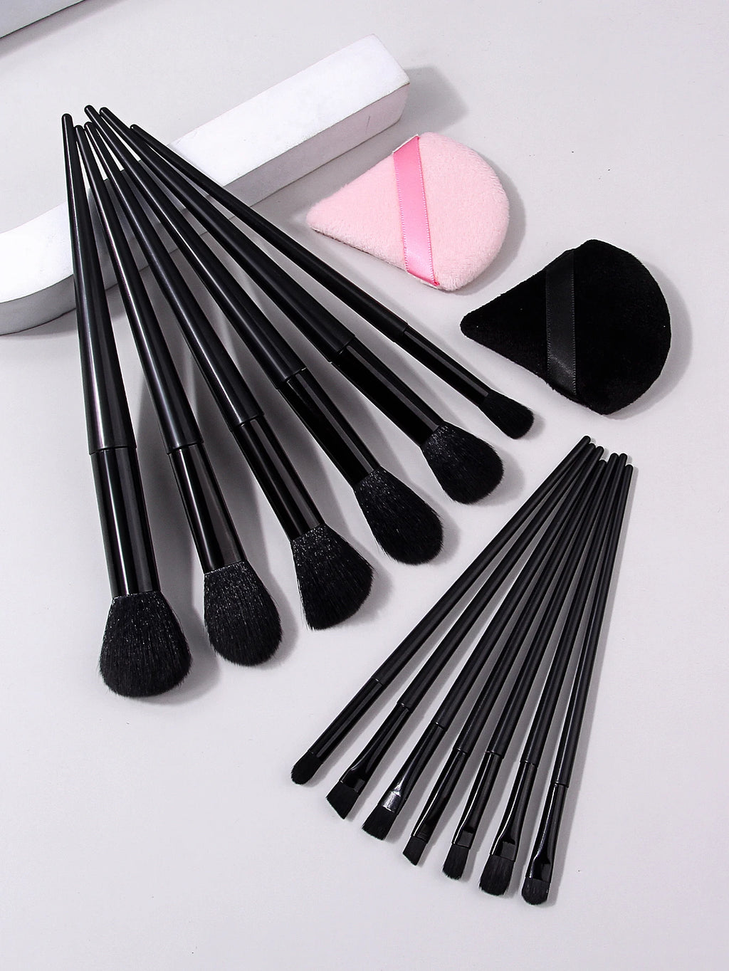 Nixie 15pc Makeup Brush Set – Foundation, Powder & Eyeshadow Makeup Brush Set Nixie