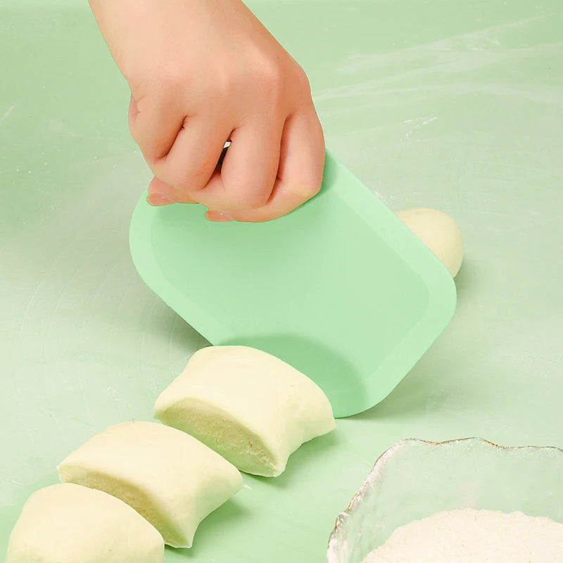 Silicone Dough Scraper – Flexible Pastry & Pizza Cutter