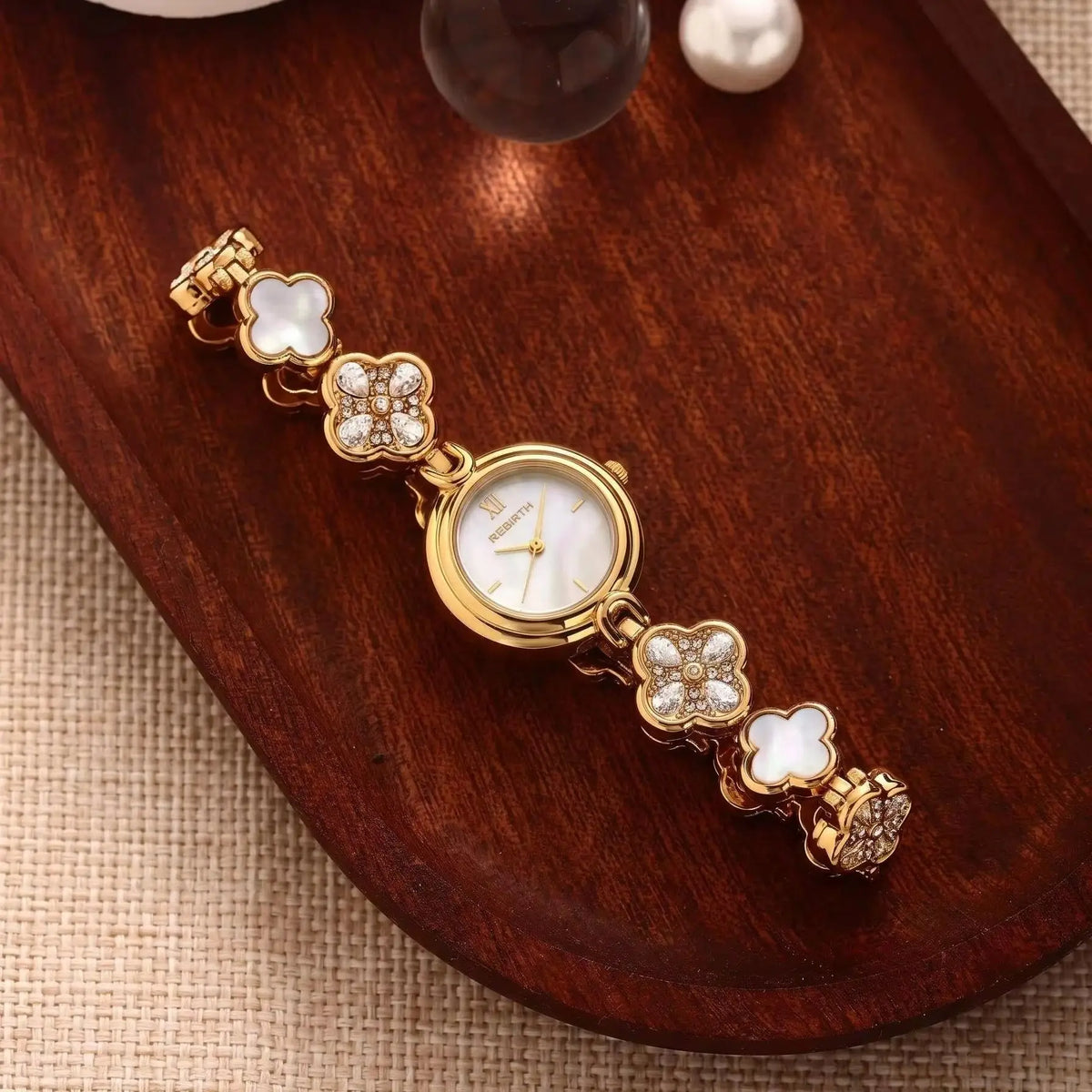 REBIRTH Four-Leaf Clover Mother-of-Pearl Women's Quartz Watch Women's Quartz Watch Nixie
