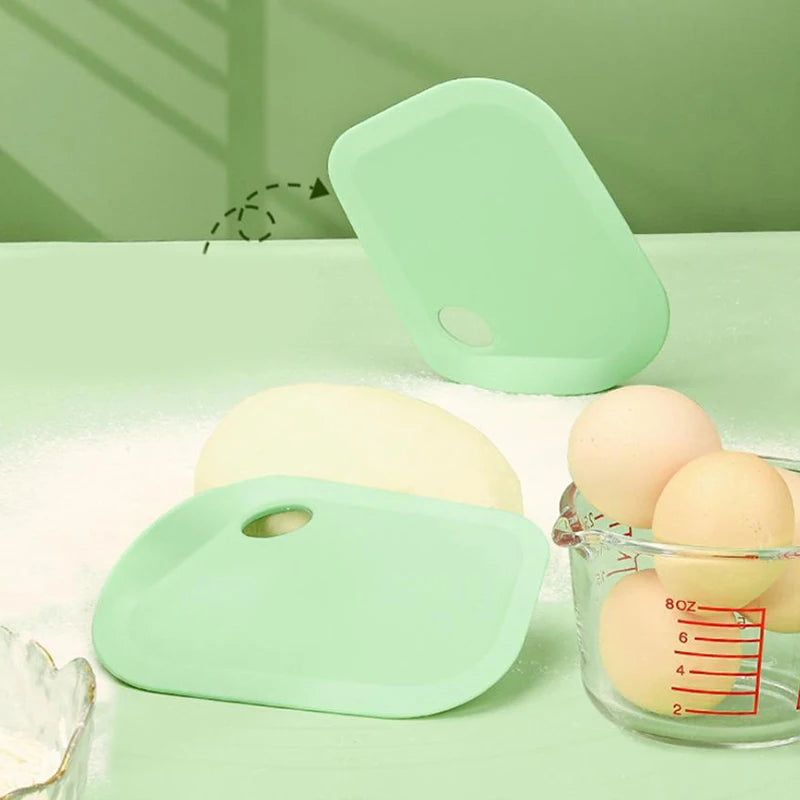 Silicone Dough Scraper – Flexible Pastry & Pizza Cutter