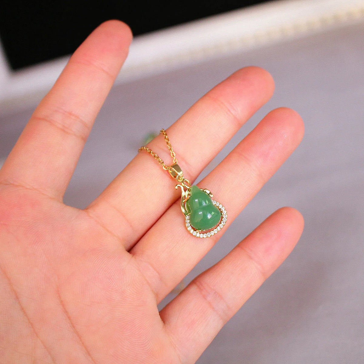 Green Gourd Copper Pendant Rhinestone Collarbone Necklace