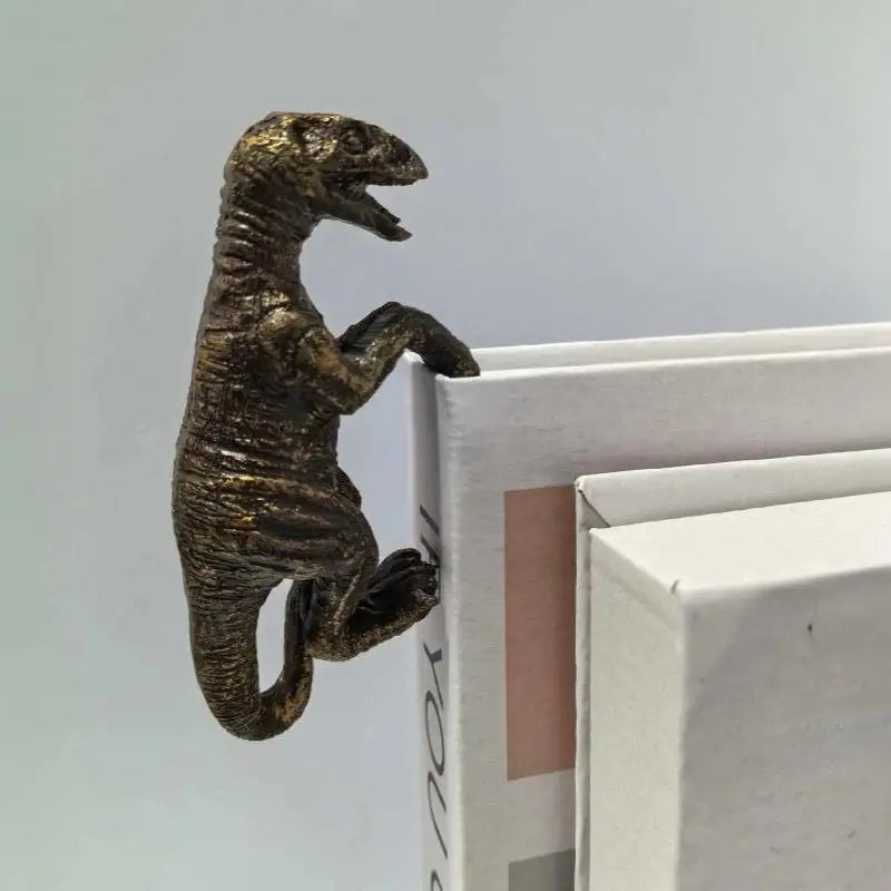 Resin Climbing Dinosaur Ornament – Garden & Patio Décor Garden Ornament Nixie
