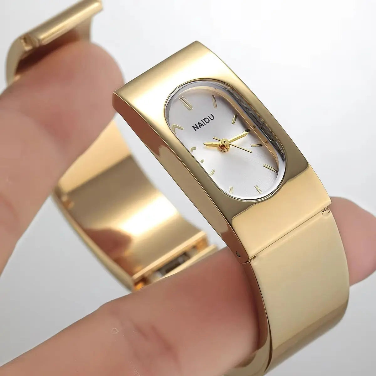 Women's Vintage Bracelet Quartz Watch | Oval Silver Dial