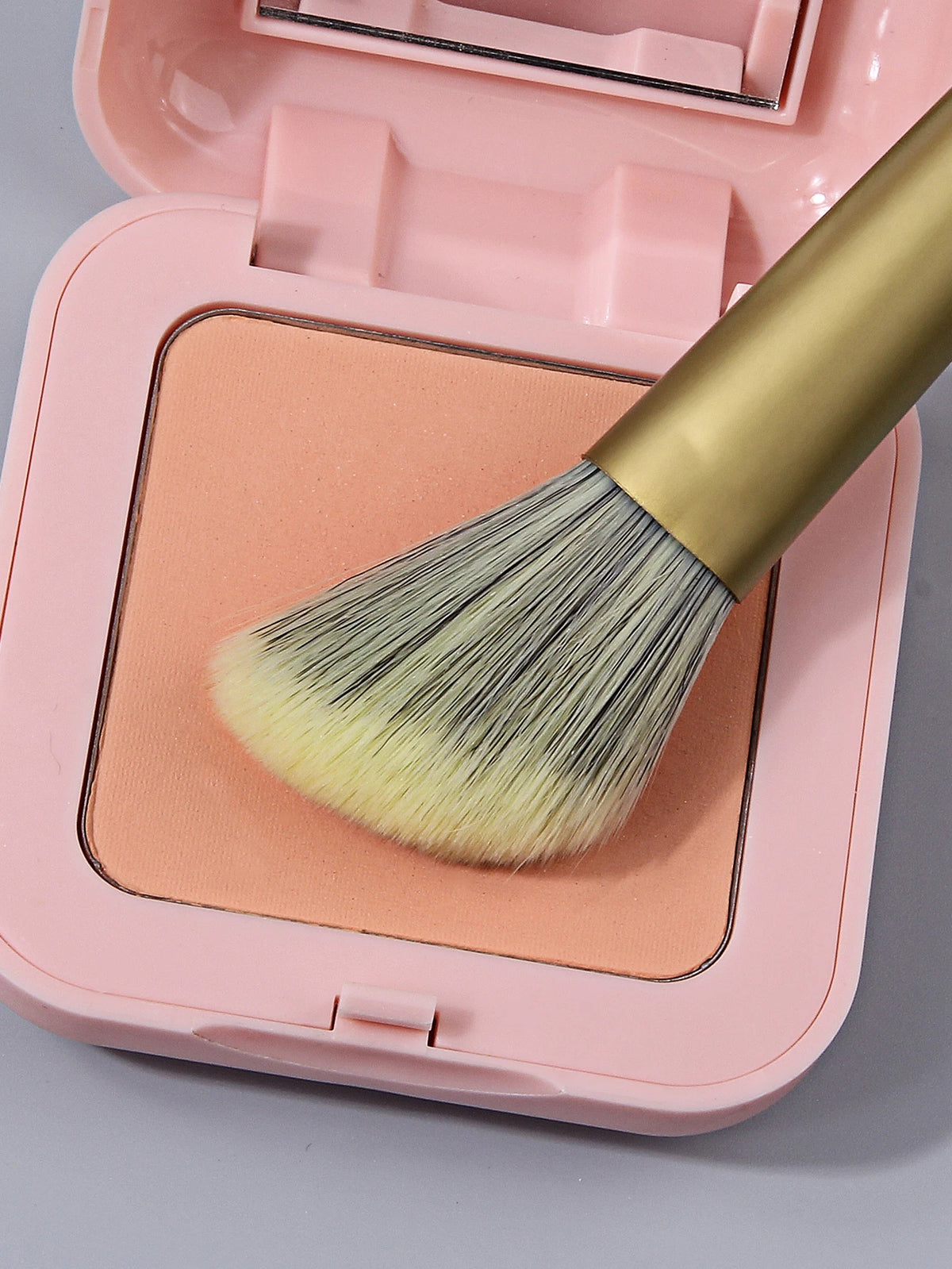 Angled Blush Brush – Soft Wool Fiber for Contour & Bronzer Makeup Brush Nixie