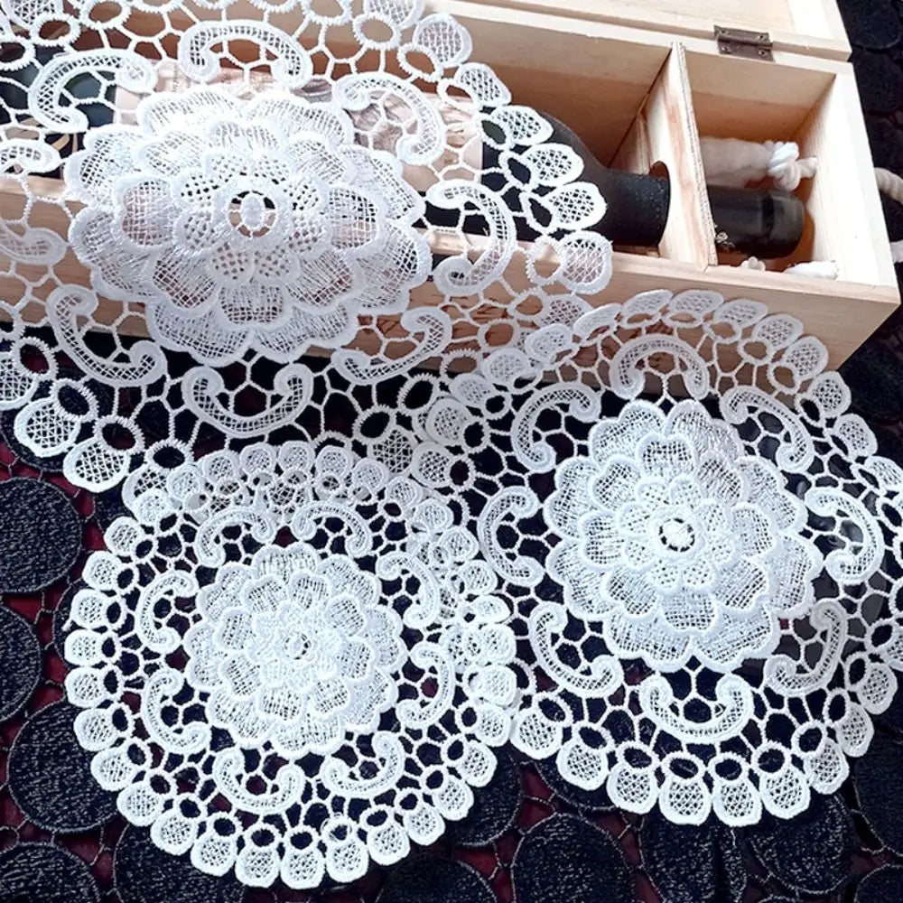 Round White Lace Embroidery Placemat – Floral Hollow Table Mat Lace Table Placemat Nixie B 35cm