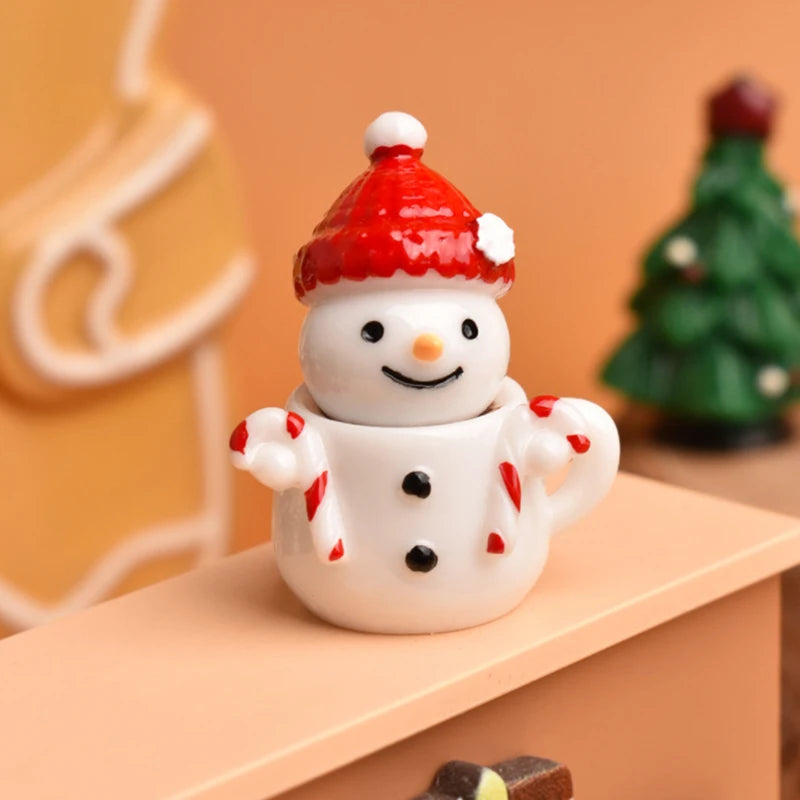 Mini Snowman Teacup Decoration – Miniature Christmas Resin Scene Set