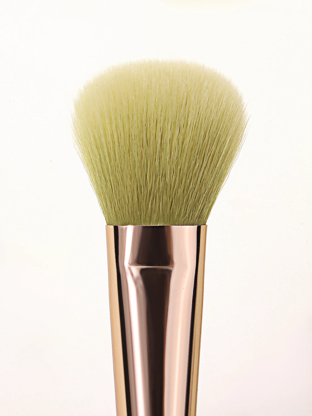 Soft Round Blush Brush – Loose Powder Contouring Makeup Tool
