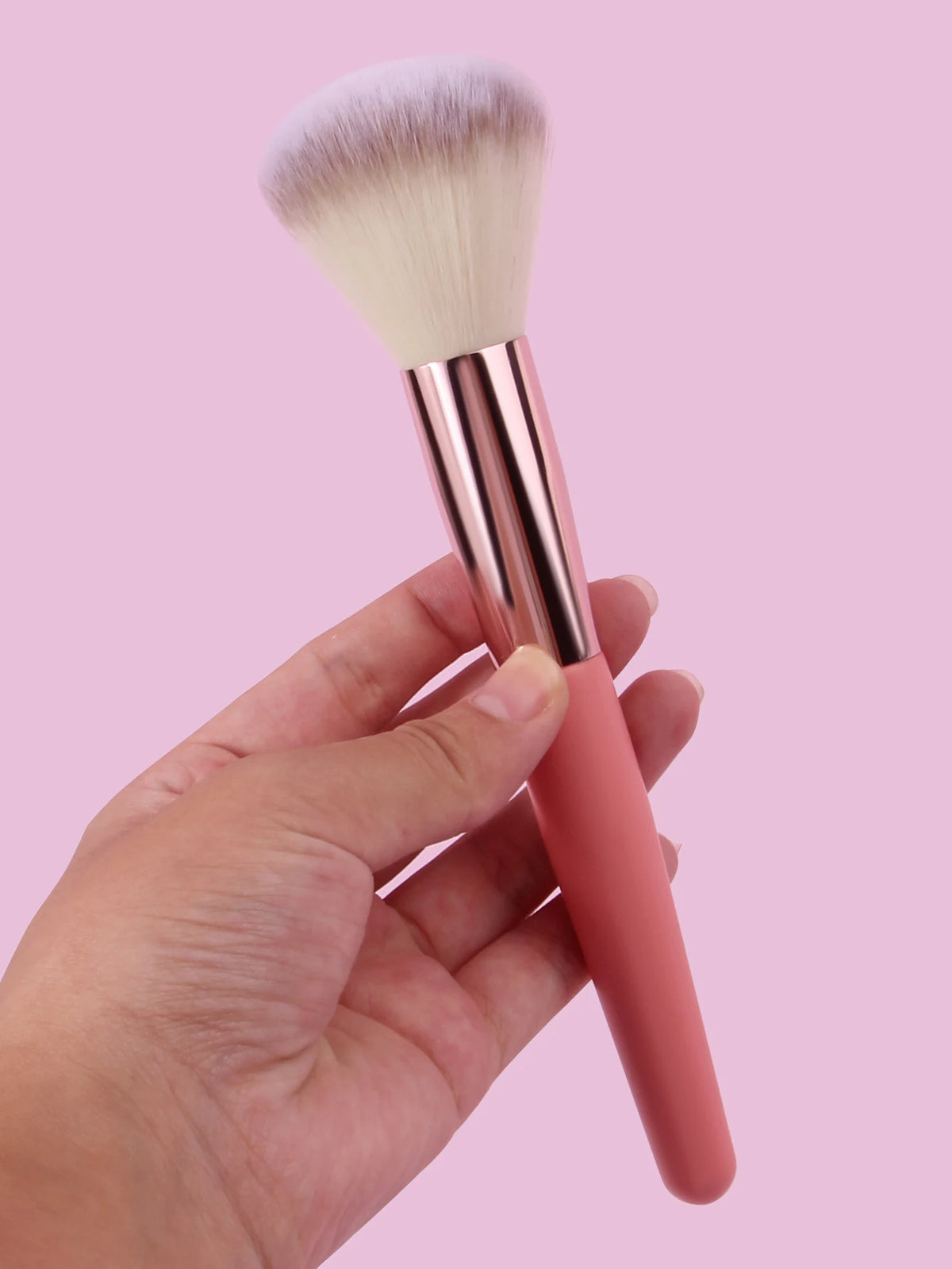 Pink Wooden Handle Makeup Brush – Blush, Contour & Highlighter Makeup Brush Nixie