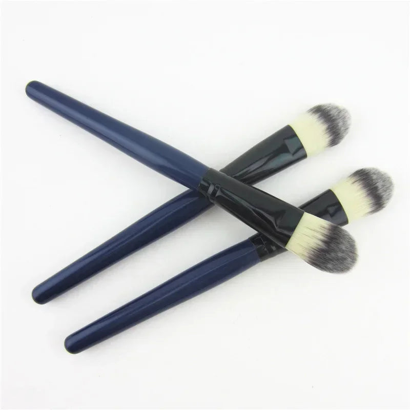 Wooden Handle Synthetic Hair Makeup Brush – Foundation & Blush