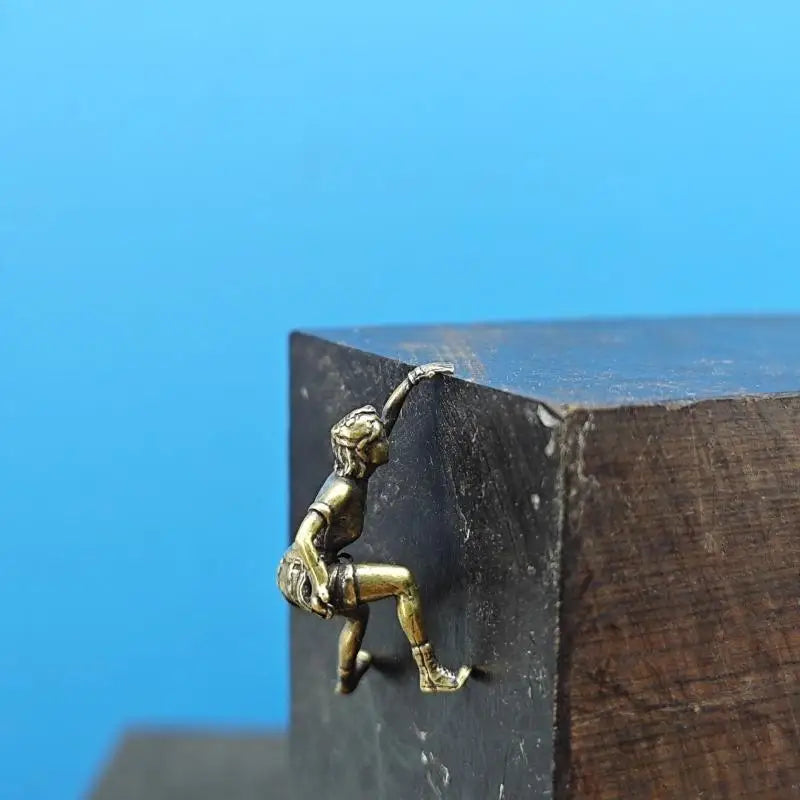 Brass Rock Climbing Figurine 1:64 Mini Diorama Ornament Gift Miniature Figurine Nixie
