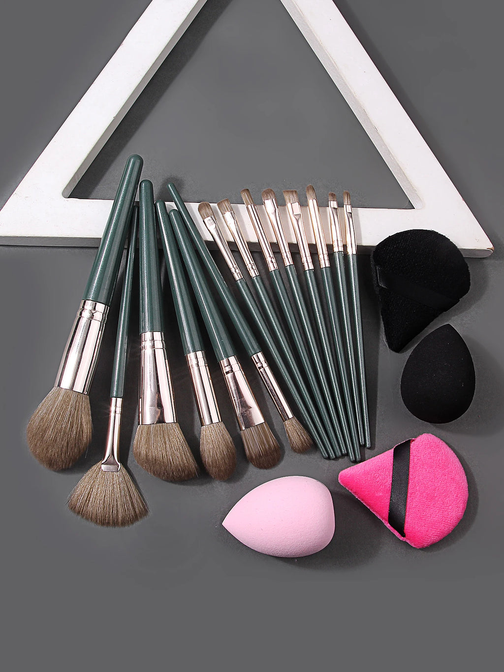 18-Piece Professional Makeup Brush Set – Eyeshadow & Face Makeup Brush Set Nixie