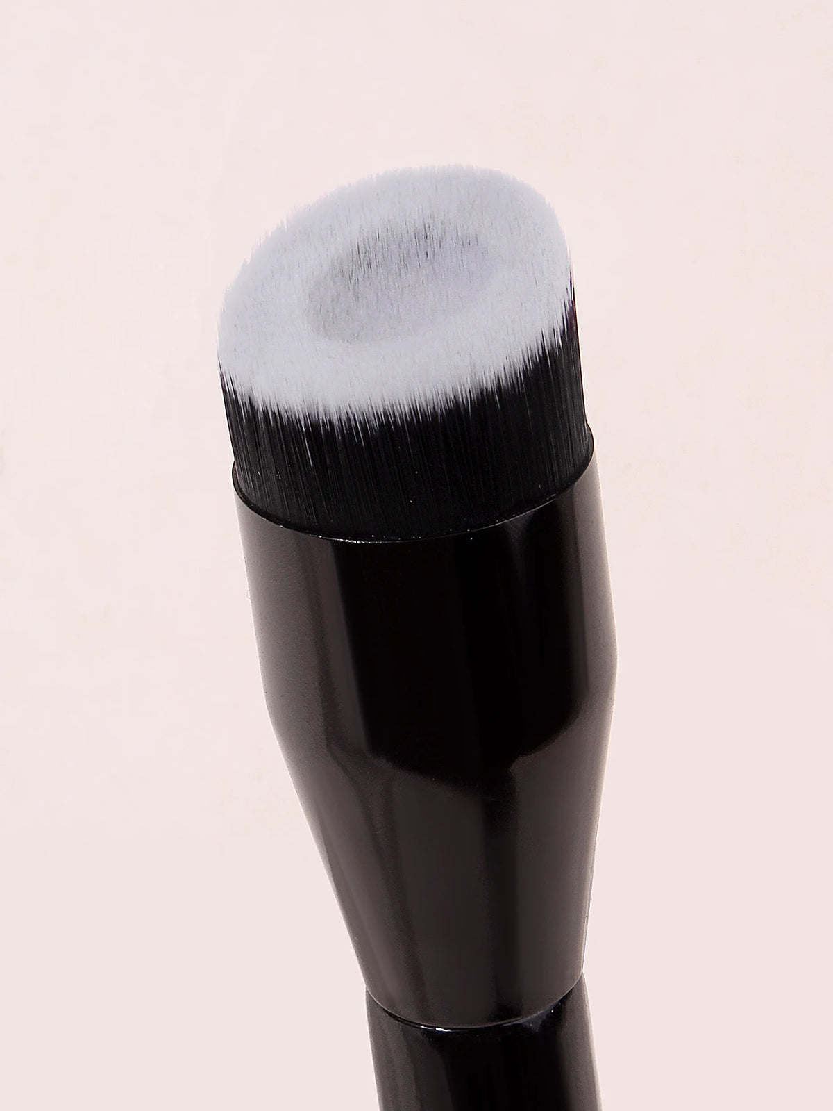 Nixie Facial Makeup Brush – Foundation, Blush & Contour Makeup Brush Nixie